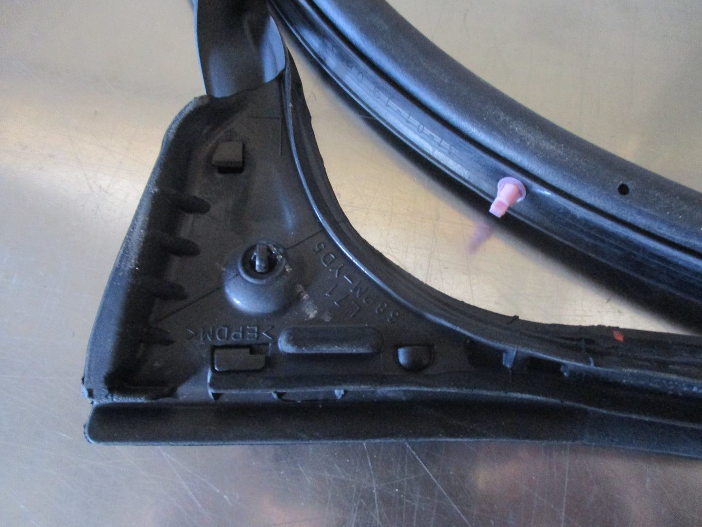 Suzuki Baleno Genuine Left Hand Front Door Opening Weatherstrip New Part