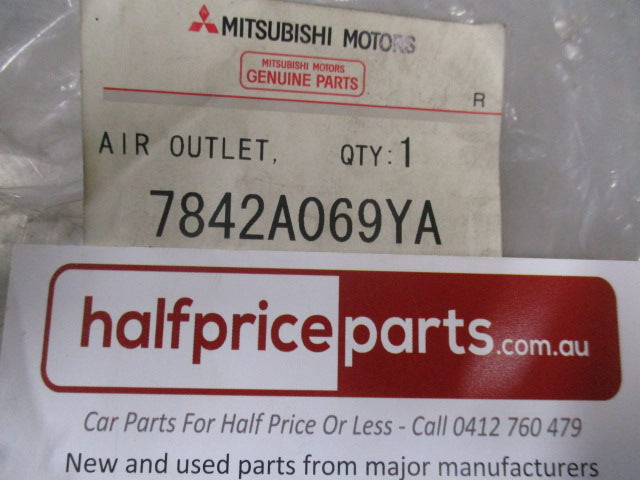 Mitsubishi Pajero Genuine Roof Mount Air Vent Outlet New Part