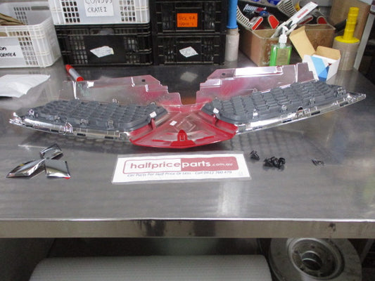 Mitsubishi Triton MN/ML Genuine Front Grille Kit With Chrome Emblem (Red) New Part