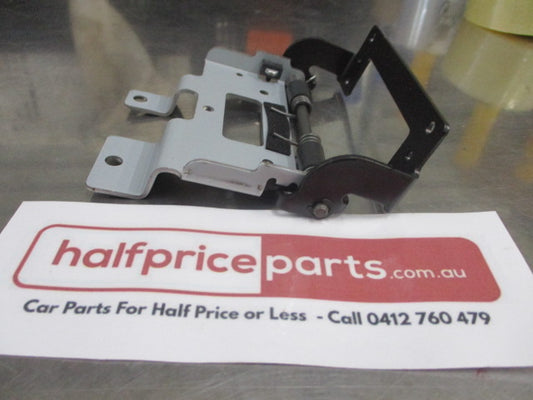 Mitsubishi Pajero Genuine Centre Console Hinge Assembly New Part