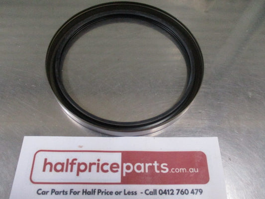 Mitsubishi Fuso Genuine Front Wheel Hub Oil Seal New Part