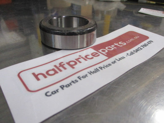 Mitsubishi Pajero Genuine Rear Axle Shaft Bearing Retainer New Part