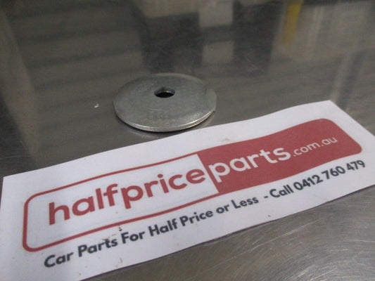 Mitsubishi Pajero Genuine Front Suspension Spring Upper Seat New Part