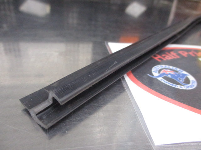 Kia Soul Genuine Upper Windscreen Glass Molding New Part