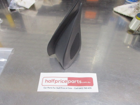 Mitsubishi Outlander Genuine Right Hand Front Door Corner Trim And Speaker New Part