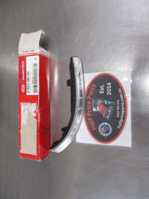 Kia Sportage Genuine Right Hand LED Mirror Indicator Lamp New Part