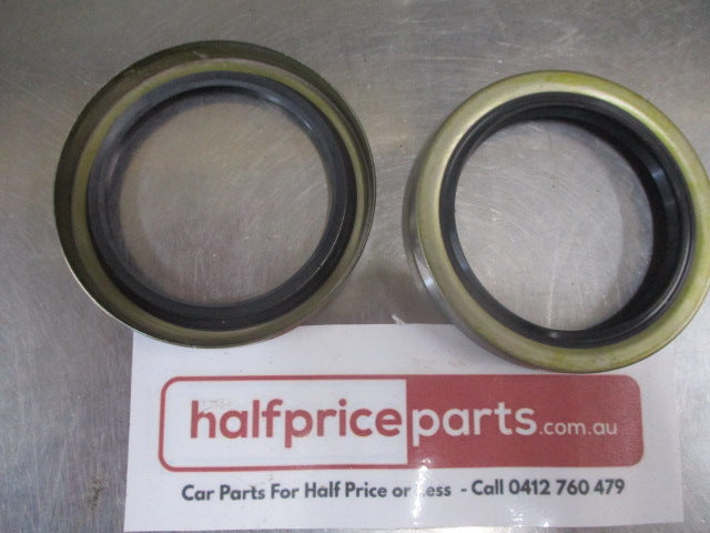 Mitsubishi Fuso Genuine Front Hub Seal Outer New Part
