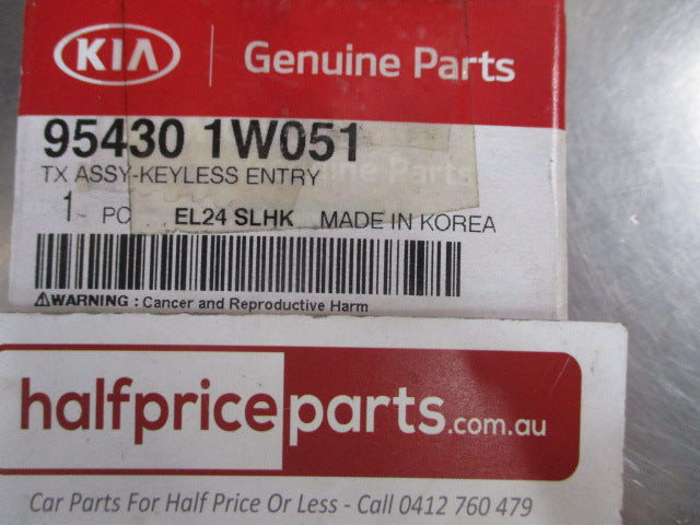 Kia Forte / Cerato Genuine Flip Remote Key 3 Button (No Key Insert) New Part