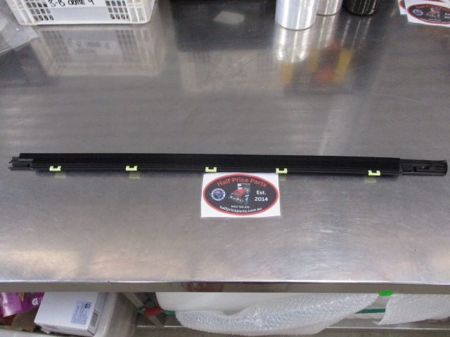 Kia Soul Genuine Right Front Door Weather Strip New Part