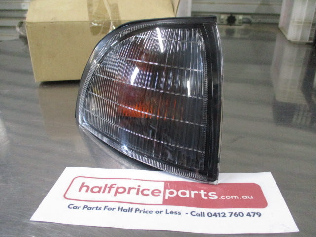 Mitsubishi Magna Genuine Right Hand Front Indicator Assembly New Part
