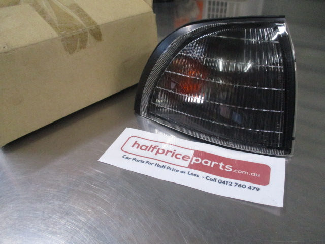 Mitsubishi Magna Genuine Right Hand Front Indicator Assembly New Part