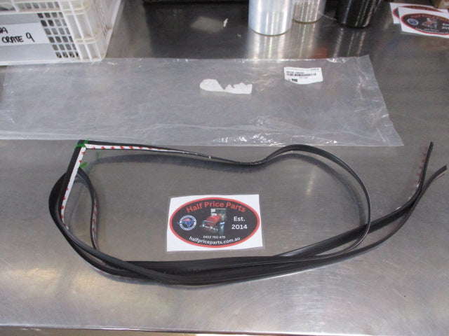 Kia Rio Genuine Upper Windshield Glass Reveal Molding New Part