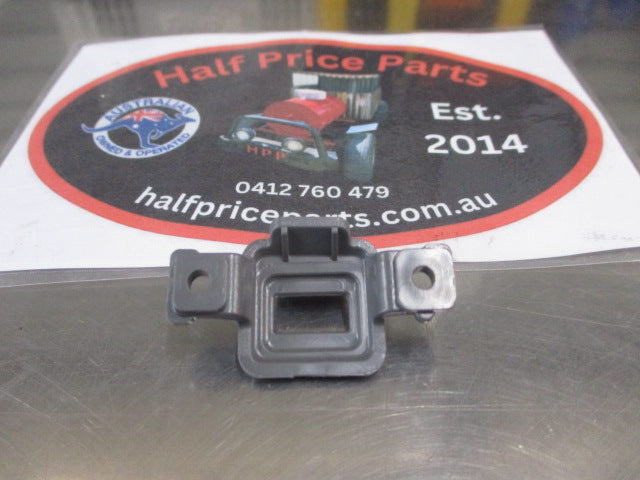 KIA Rio Genuine Upper Right Hand Rear Bumper Bracket New Part