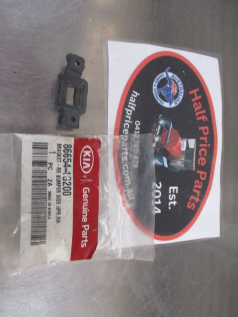 KIA Rio Genuine Upper Right Hand Rear Bumper Bracket New Part