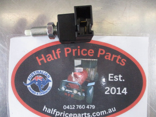 Kia Cerato/K2700/K2900/Magentis/Optima/Rio/Soul/Sportage Hyundai Genuine Stop Light Switch (2P) Assembly New Part