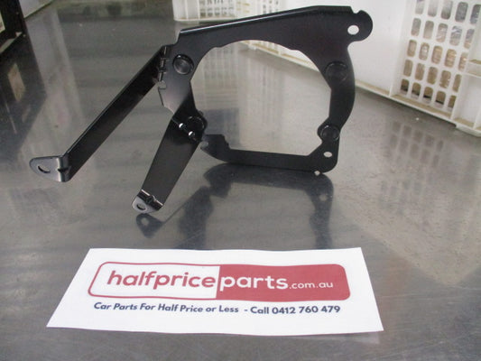 Mitsubishi 380 Genuine Left Hand Front Fog Light Bracket New Part