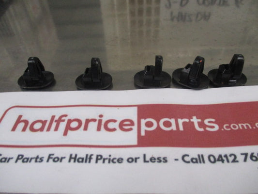 Mitsubishi Pajero Sport/Triton Genuine Bumper Cover Clips (Pack of 5) New Part