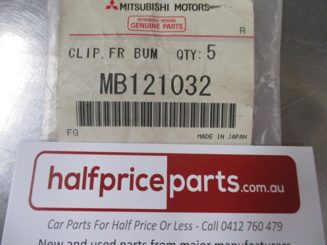 Mitsubishi Pajero Sport/Triton Genuine Bumper Cover Clips (Pack of 5) New Part