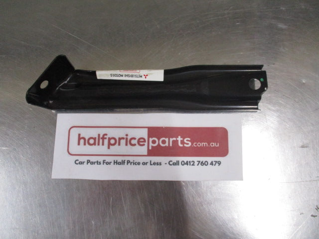 Mitsubishi Triton/Pajero Sport Genuine Front Bumper Stay Bracket New Part