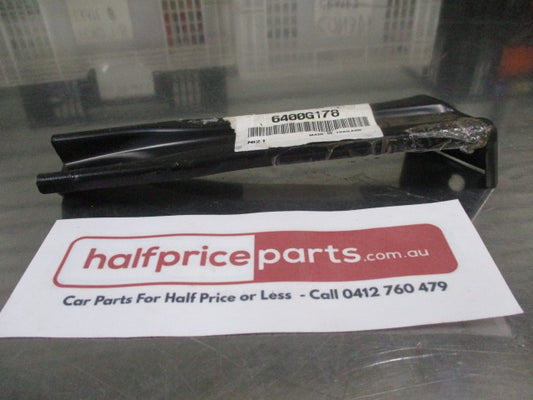 Mitsubishi Triton/Pajero Sport Genuine Right Hand Front Bumper Stay Bracket New Part