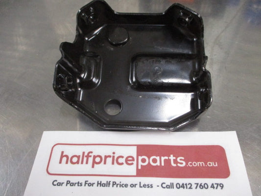 Mitsubishi 380 Genuine Left Hand Front Bumper Bar Bracket New Part