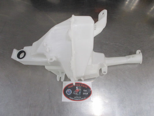 Kia Soul Genuine Windshield Washer Reservoir Assembly New Part