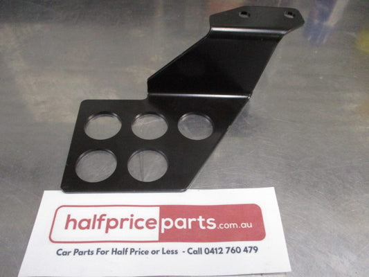 Mitsubishi Triton Genuine Rear Right Diff Lock Air Line Protector New Part