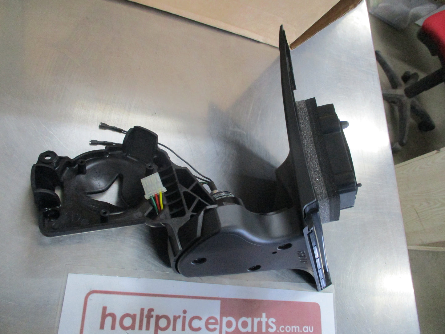 Holden Cruze Genuine Left Hand Outer Rear View Mirror Bracket New Part