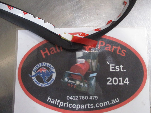Kia Cerato Genuine Front Windscreen Moulding Rubber New Part