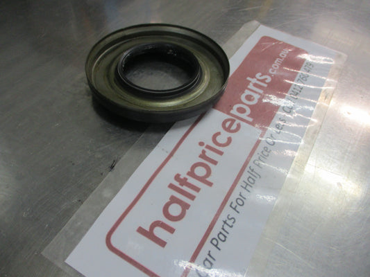 Nissan Y62 Patrol Genuine Rear Diff Pinion Seal New Part