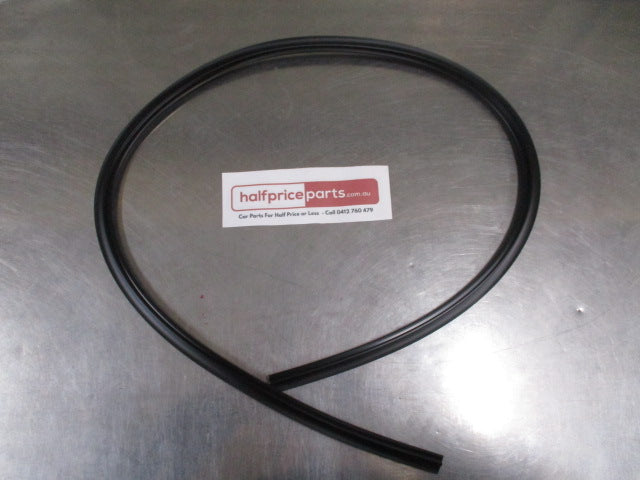 Mitsubishi Outlander Genuine Front Upper Windscreen Moulding New Part