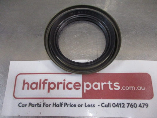 Mitsubishi Pajero/Triton/Van Genuine Front Knuckle Hub Seal New Part