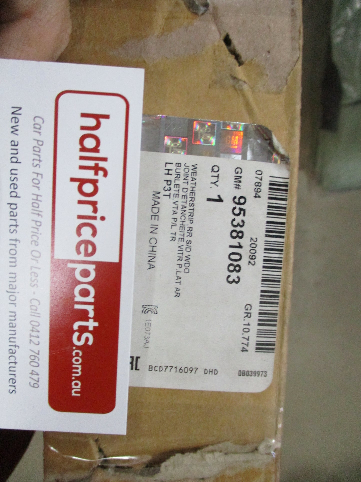 Holden Trax Genuine Left Hand Rear Window Weather Strip with Glass Insert Frame New Part