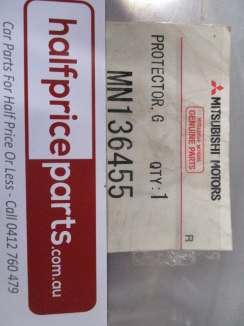 Mitsubishi Pajero Genuine Left Hand Side Step Garnish Protector New Part