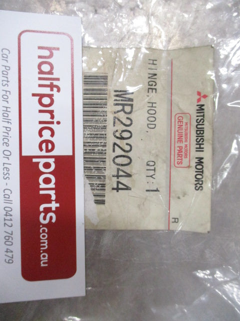Mitsubishi Pajero Genuine Right Hand Bonnet Hinge New Part