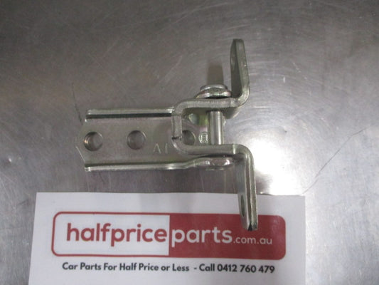 Mitsubishi Pajero Genuine Right Hand Front Lower Door Hinge New Part