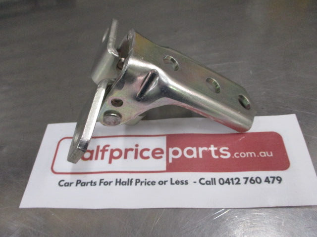 Mitsubishi Pajero Genuine Right Hand Front Lower Door Hinge New Part