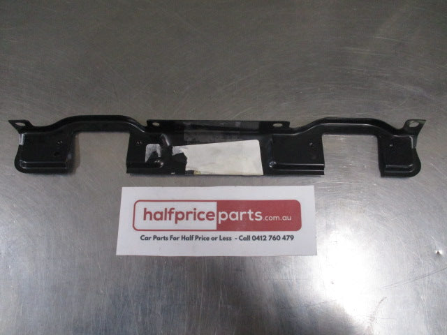 Mitsubishi Outlander Genuine Rear Bumper Centre Licence Plate Light Bracket New Part
