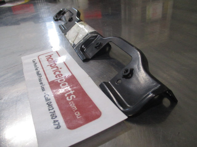 Mitsubishi Outlander Genuine Rear Bumper Centre Licence Plate Light Bracket New Part