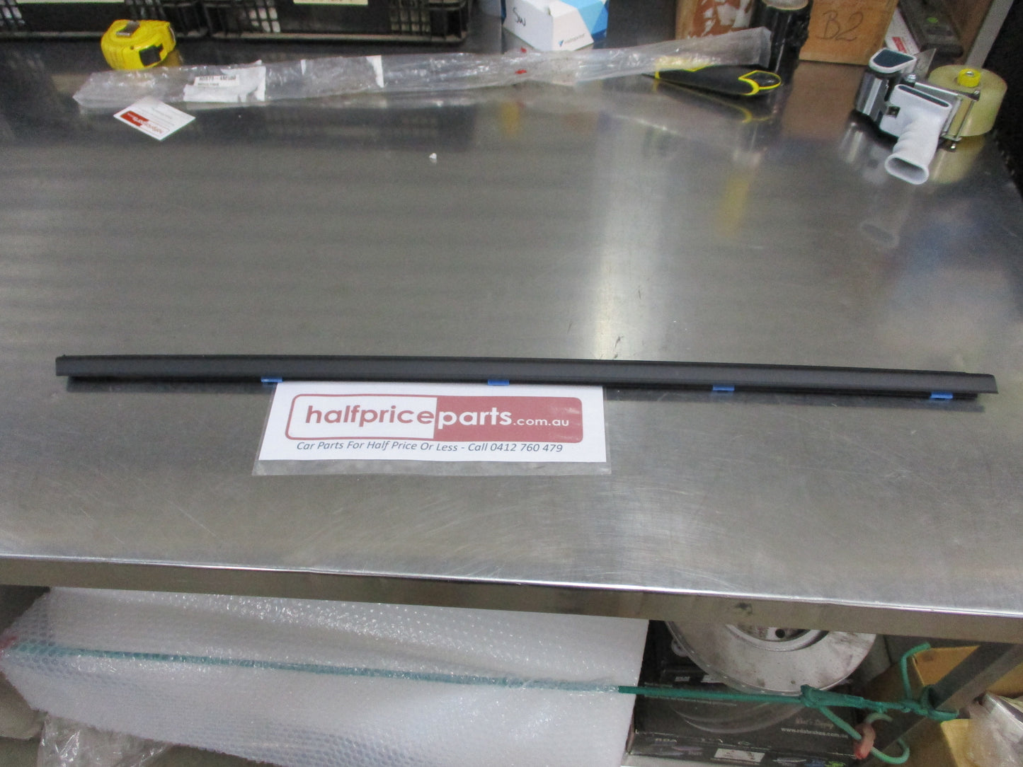 Nissan N16 Pulsar Sedan Genuine Right Hand Front Door Weather Strip New Part
