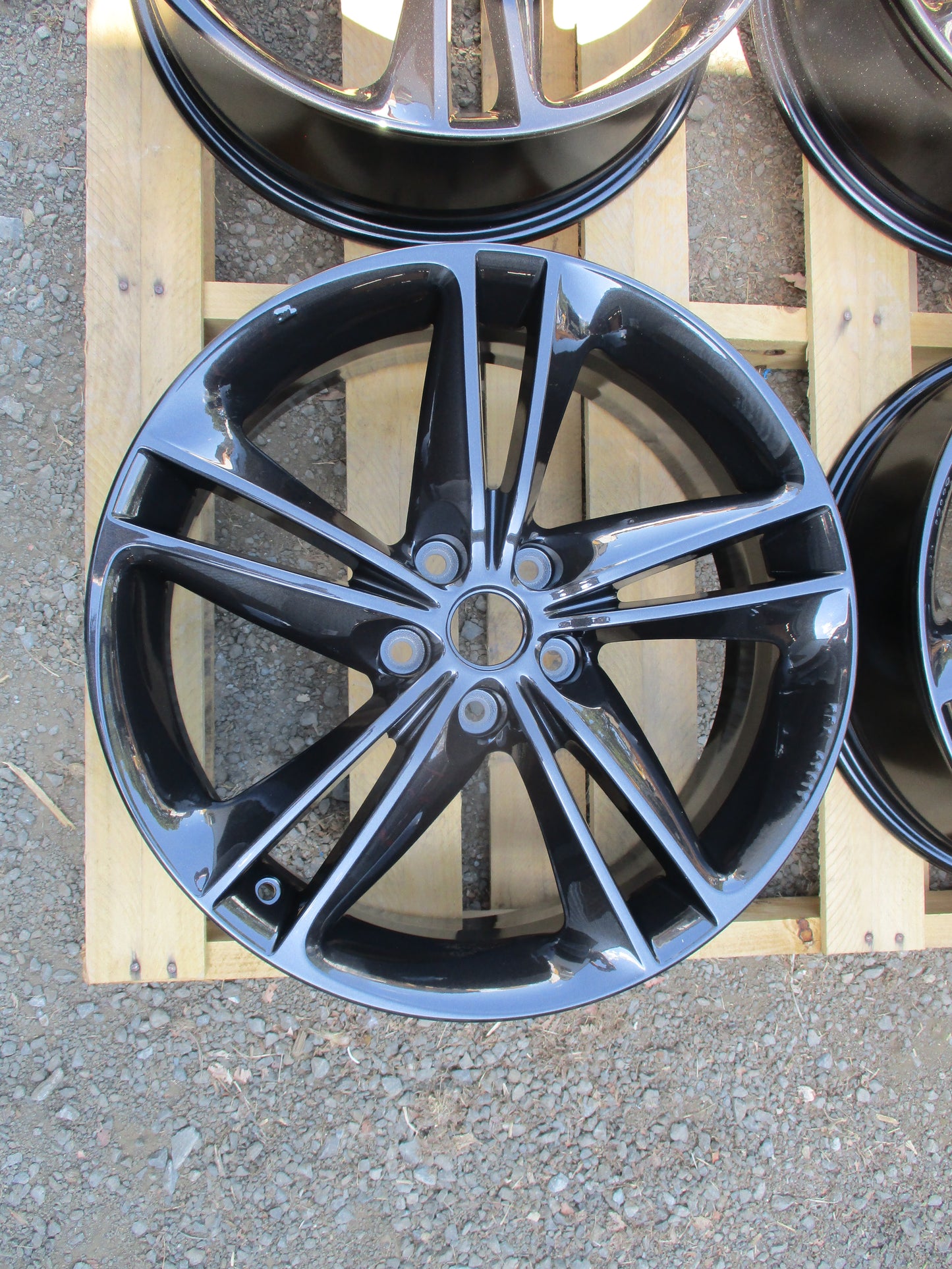Nissan Qashqai J11 Genuine Set Of 4 19" Metallic Black Wheels With C/Caps New Part