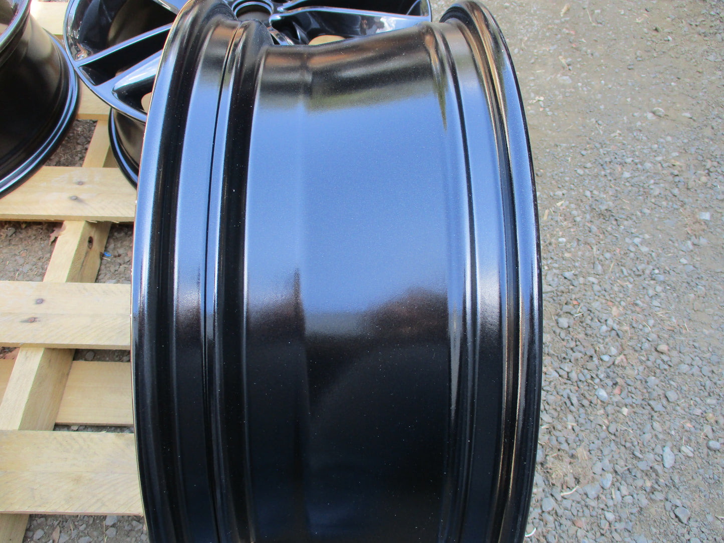 Nissan Qashqai J11 Genuine Set Of 4 19" Metallic Black Wheels With C/Caps New Part