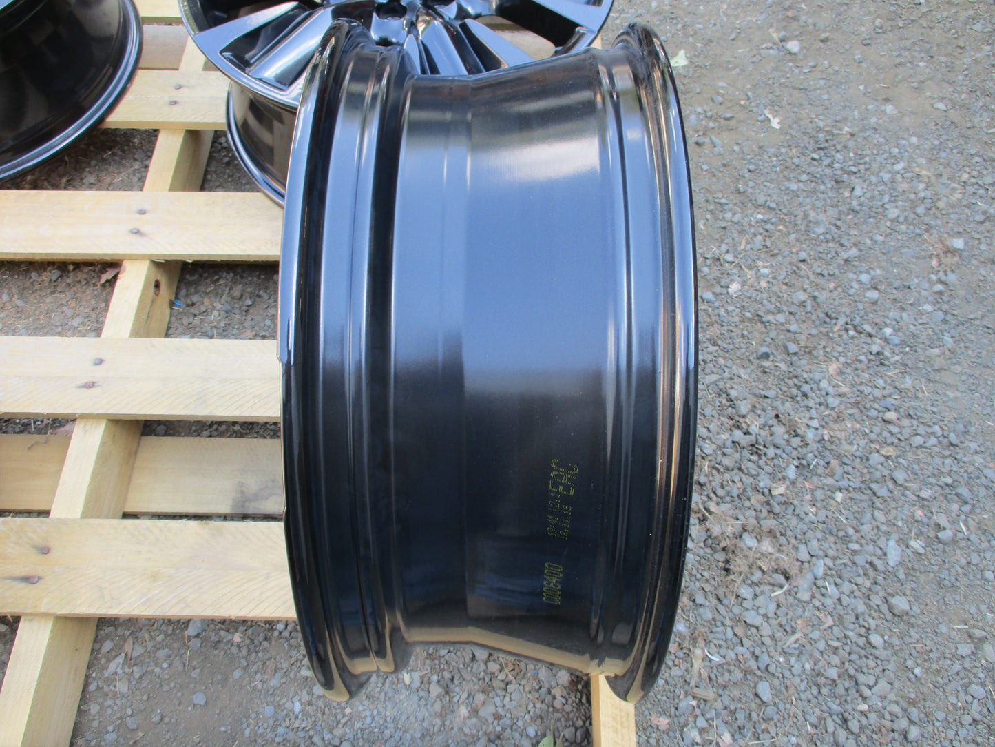 Nissan Navara D23 Genuine Set Of 4 18" Alloy Wheels With 3 C/Caps New Part