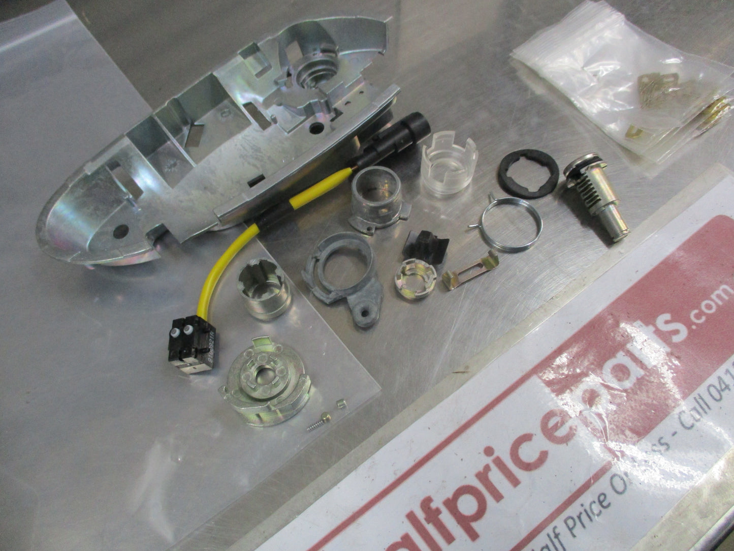 Holden Commodore/Statesman Genuine Right Hand Front Door Handle Bracket And Lock Kit New Part