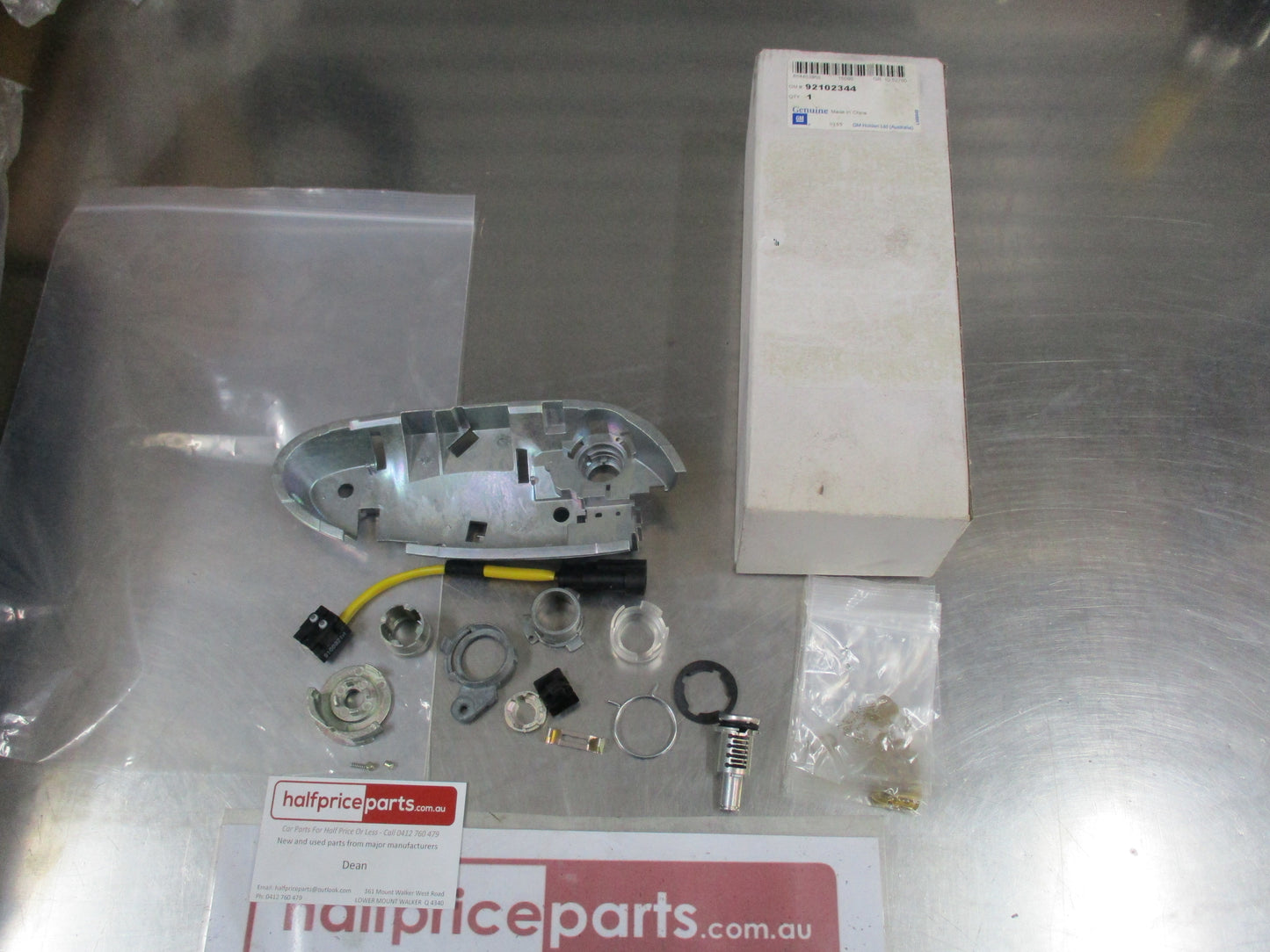 Holden Commodore/Statesman Genuine Right Hand Front Door Handle Bracket And Lock Kit New Part