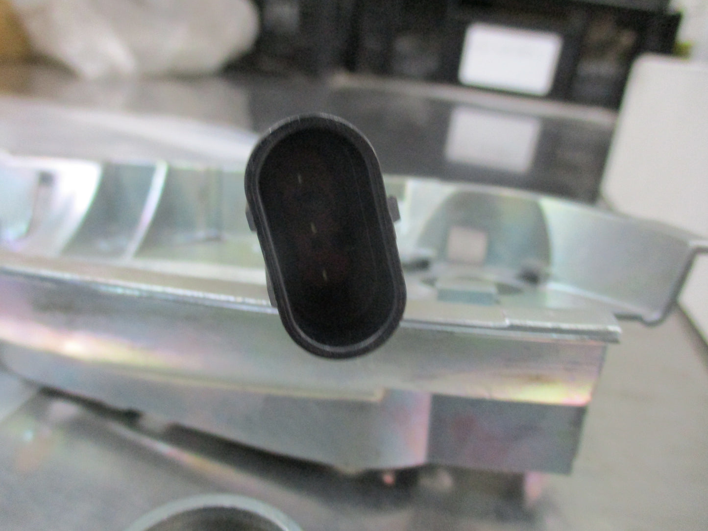 Holden Commodore/Statesman Genuine Right Hand Front Door Handle Bracket And Lock Kit New Part