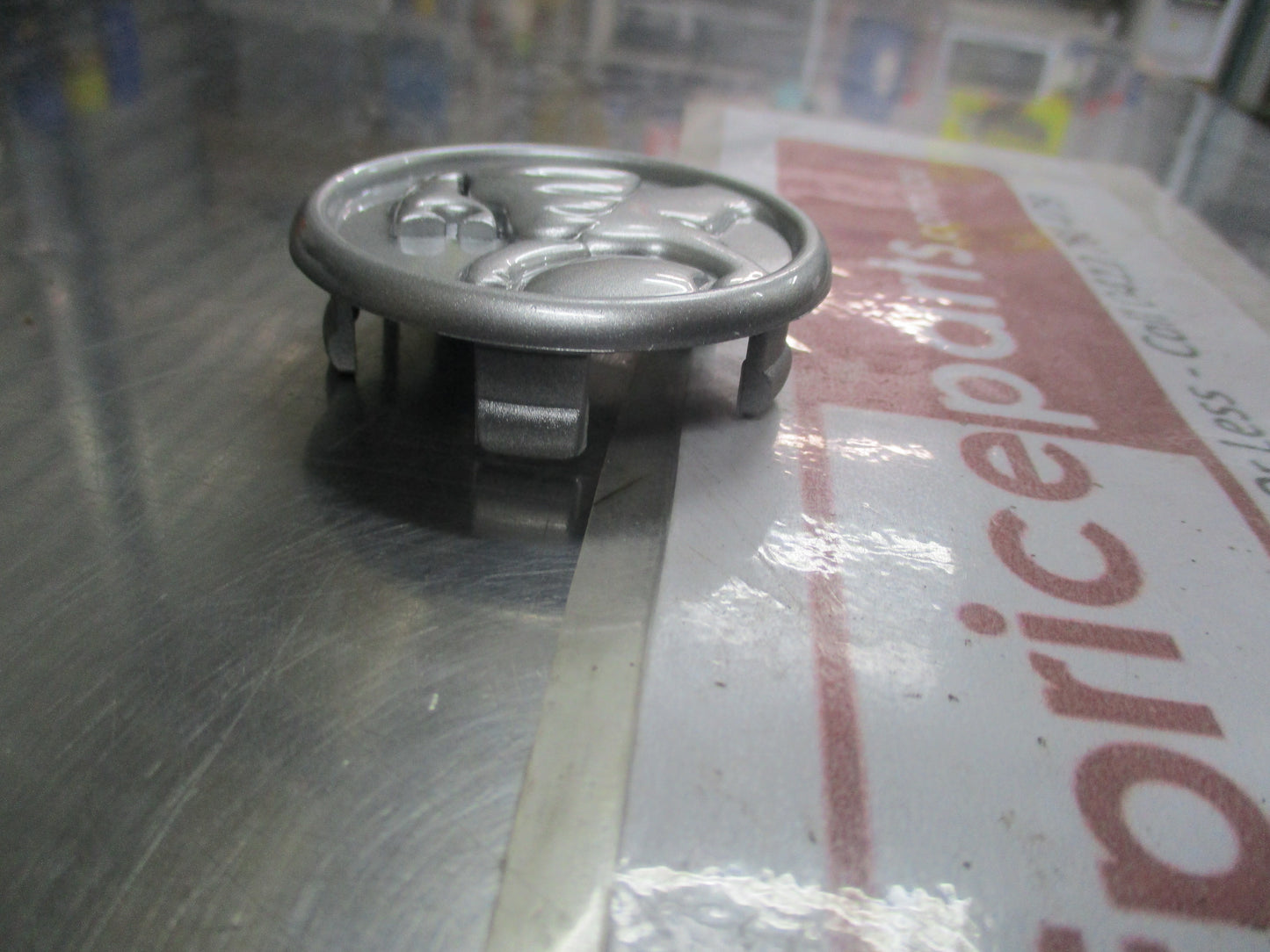 Holden VT-VY SS Commodore Genuine Wheel Centre Cap New Part
