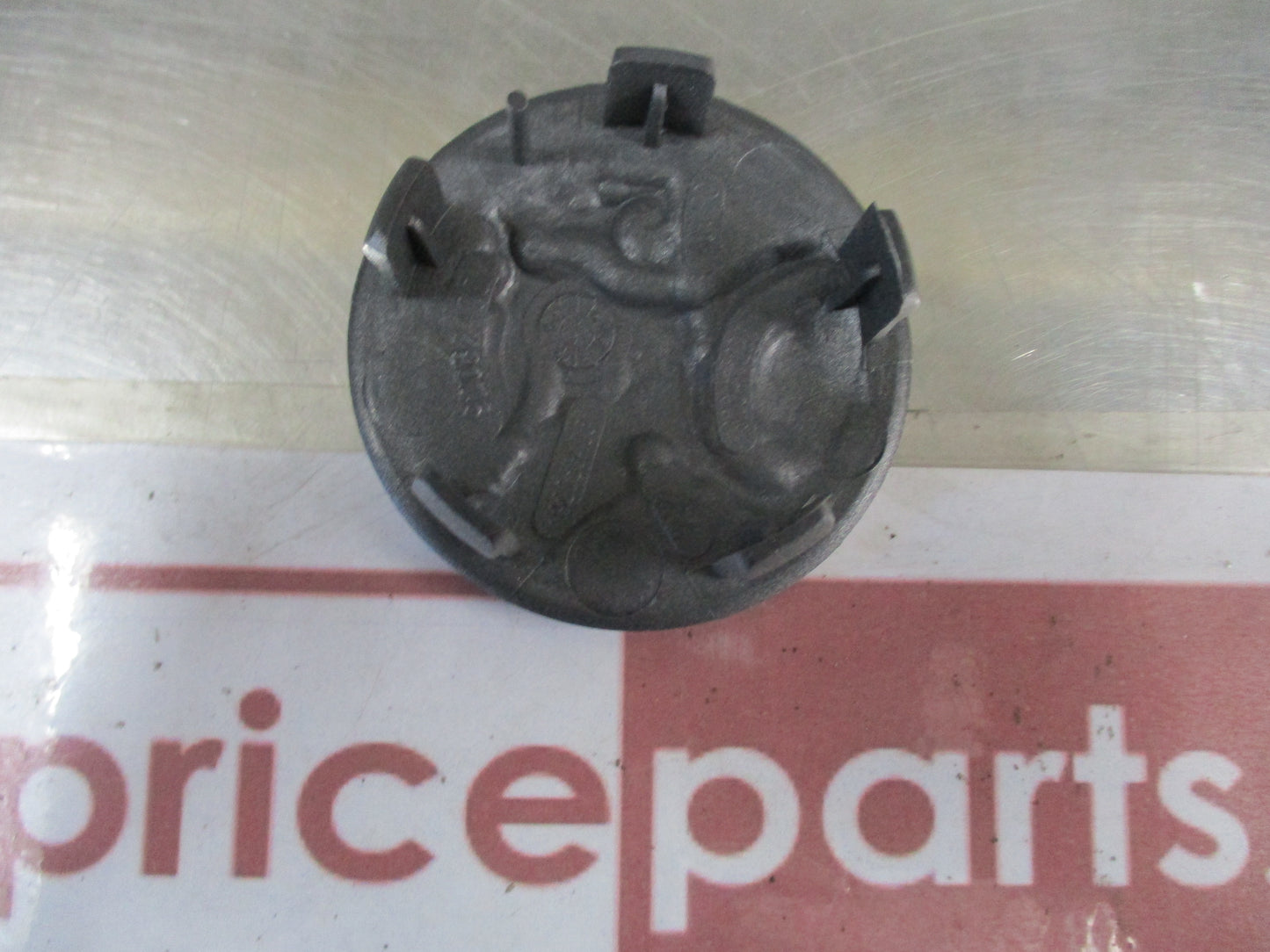 Holden VT-VY SS Commodore Genuine Wheel Centre Cap New Part