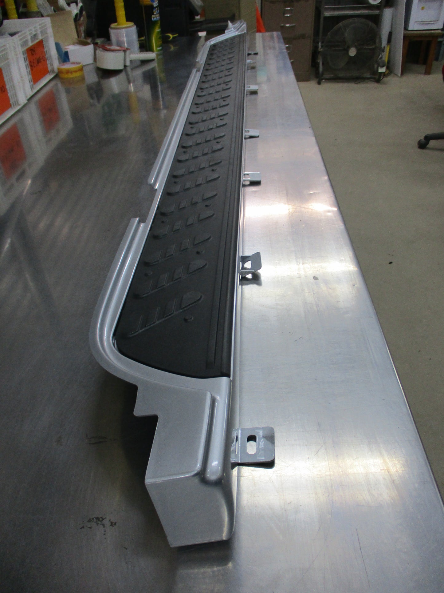 Mitsubishi Pajero Genuine Right Hand Side Step Plate New Part