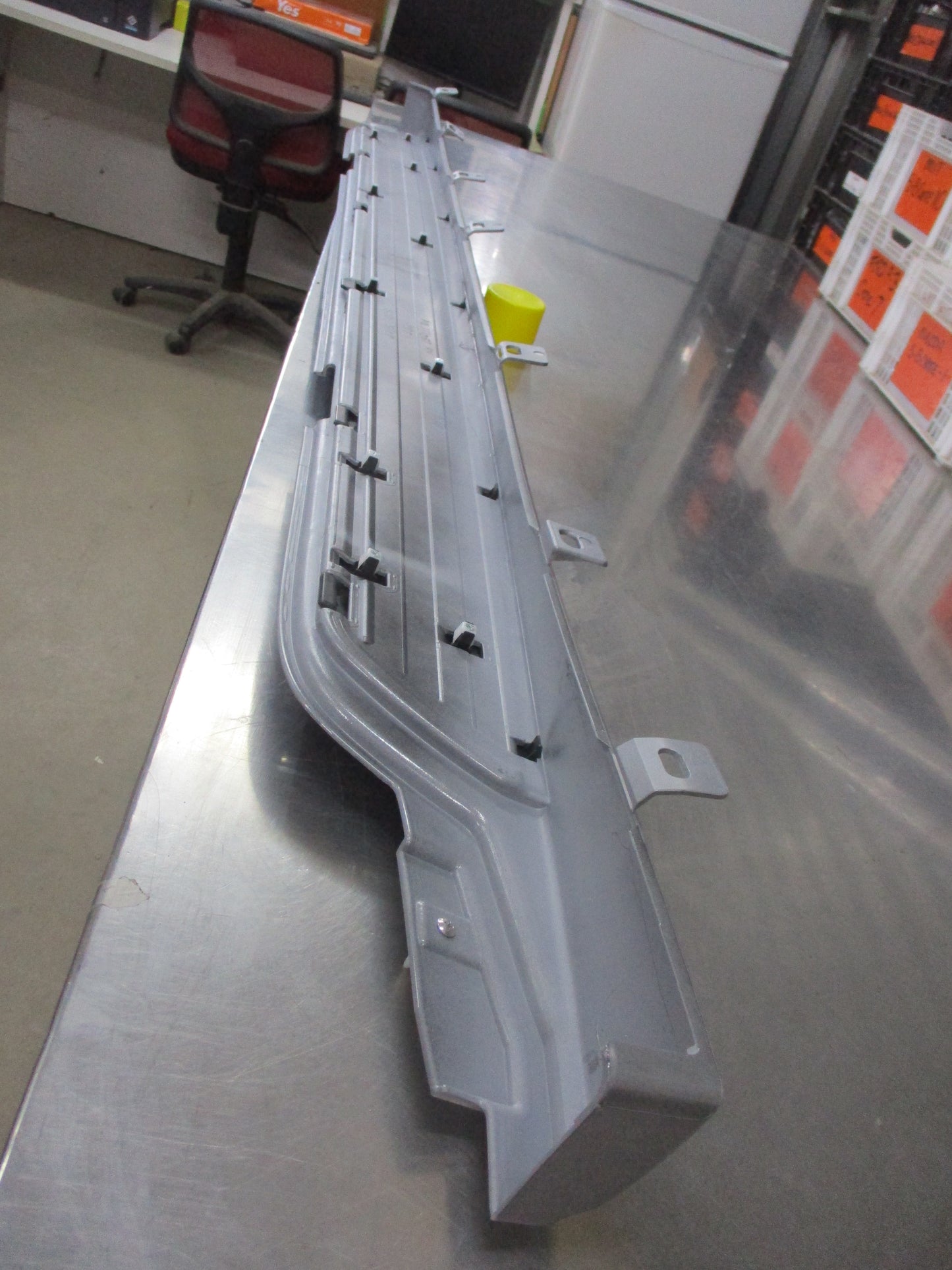 Mitsubishi Pajero Genuine Right Hand Side Step Plate New Part